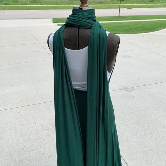 Lulu’s halter maxi formal gown for New Year’s Eve or garden party multiple use. - Picture 3 of 16